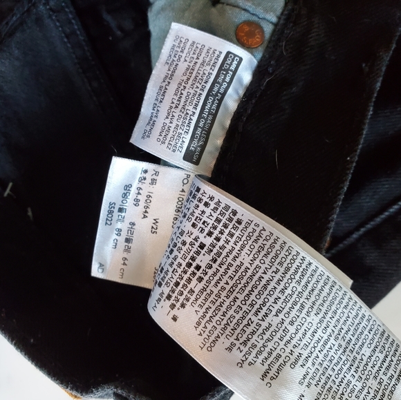 LEVI'S / 501 Jean Shorts in black denim / Size 25 - Picture 5 of 6